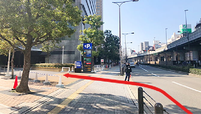 なんばCITY駐車場・なんばパークス駐車場 西側入口